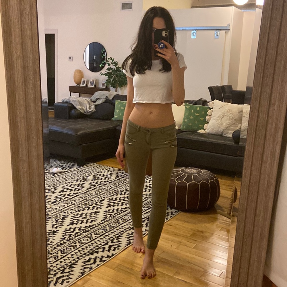 Green skinny Jean fit pants with front zipper detail